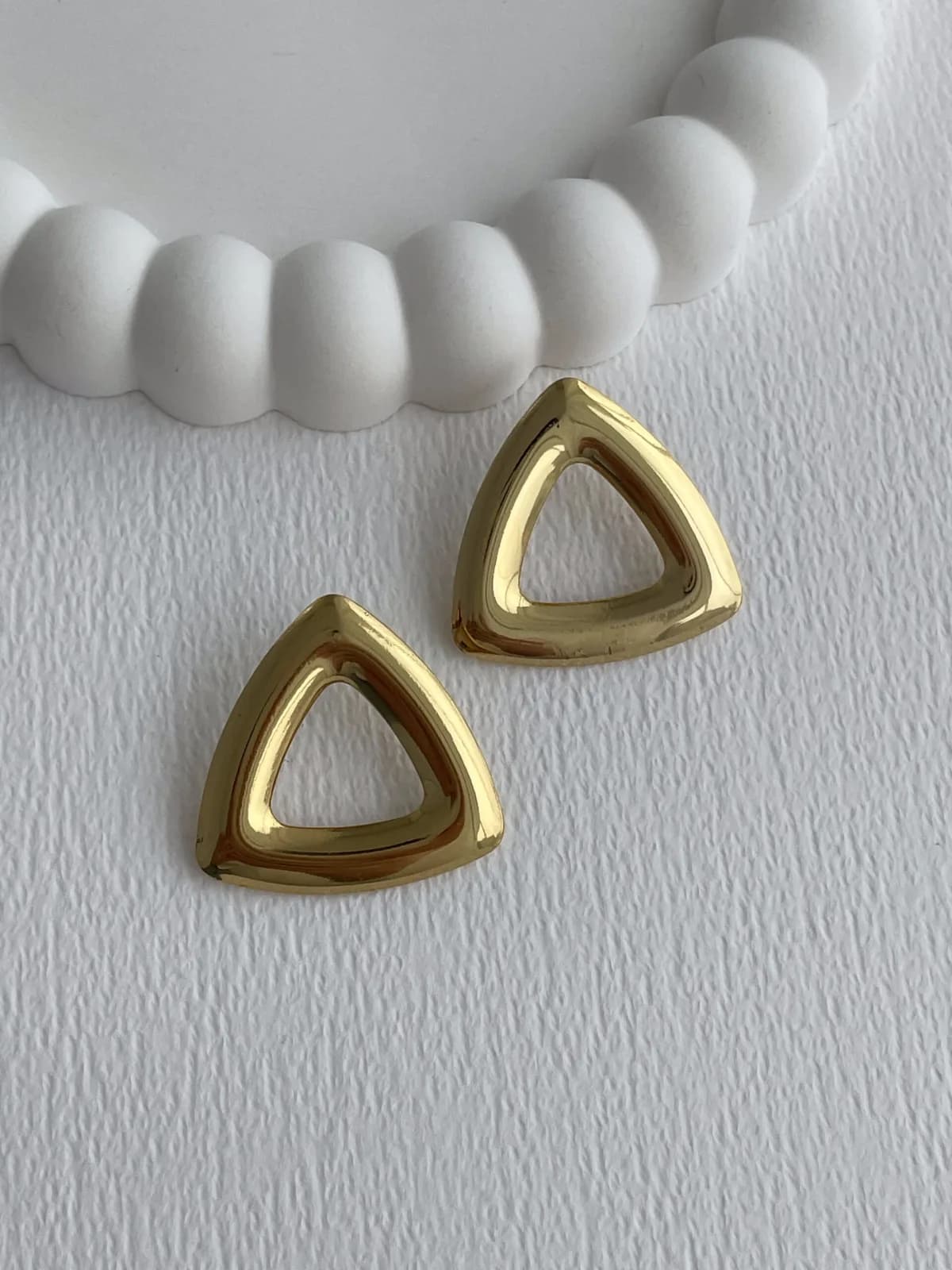 Çelik Üçgen Tasarım Ortası Boş Gold Küpe