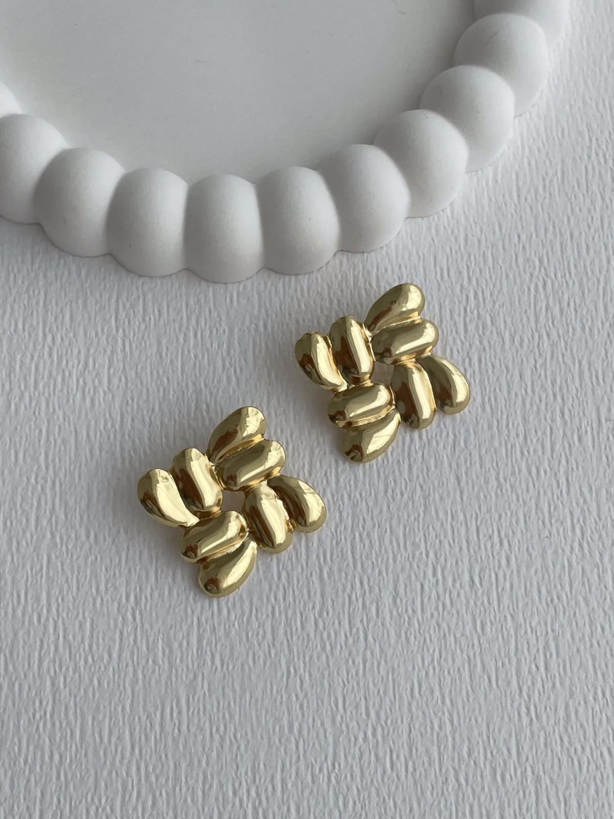 Çelik Kabartmalı Kare Tasarım Gold Küpe