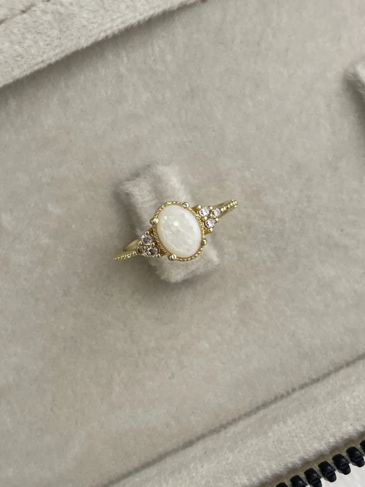 Özel Seri Beyaz Opal Taş Tasarım Zirkon Taşlı Oval Gold Ayarlanabilir Yüzük