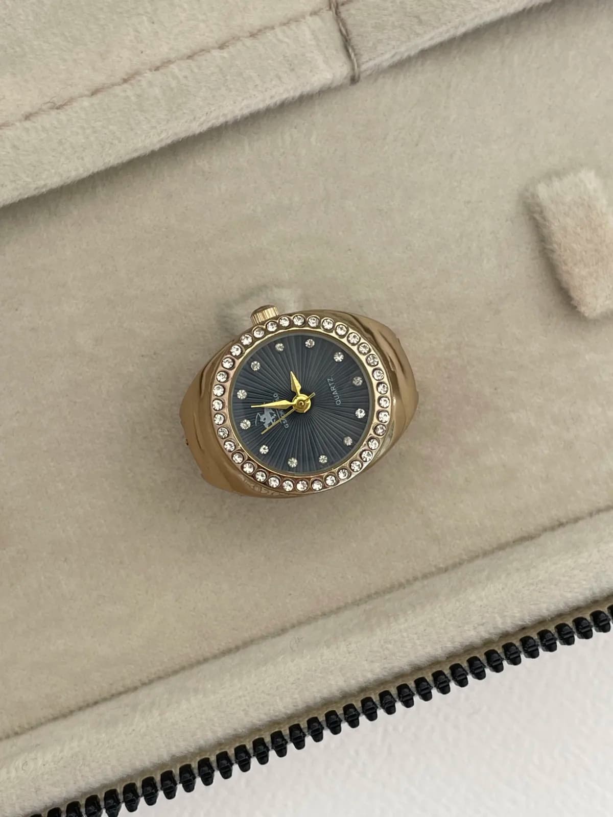 Özel Seri Saat Tasarım Zirkon Taşlı Kadranı Siyah Gold Yüzük