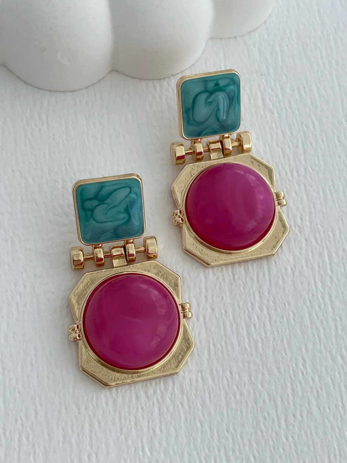 Özel Seri Pembe & Turkuaz Kemik Detay İkili Kare Tasarım Gold Küpe
