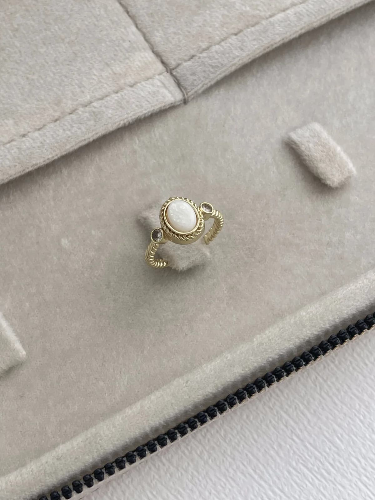 Özel Seri Beyaz Opal Taş Tasarım Zirkon Taşlı Desenli Oval Gold Ayarlanabilir Yüzük