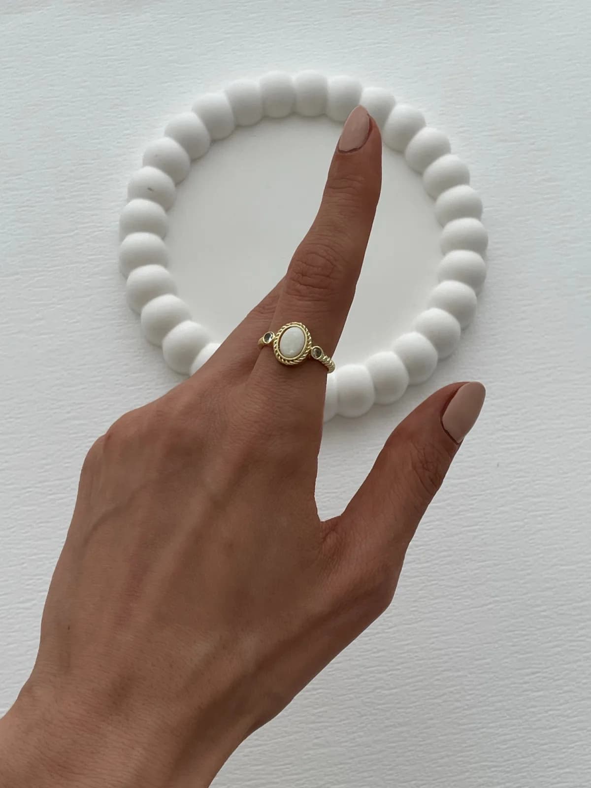 Özel Seri Beyaz Opal Taş Tasarım Zirkon Taşlı Desenli Oval Gold Ayarlanabilir Yüzük
