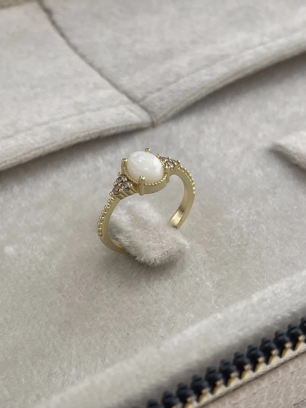 Özel Seri Beyaz Opal Taş Tasarım Zirkon Taşlı Oval Gold Ayarlanabilir Yüzük