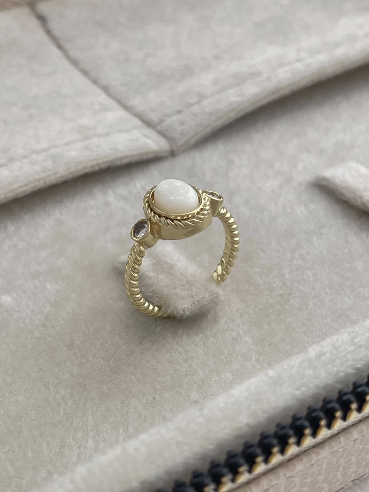 Özel Seri Beyaz Opal Taş Tasarım Zirkon Taşlı Desenli Oval Gold Ayarlanabilir Yüzük